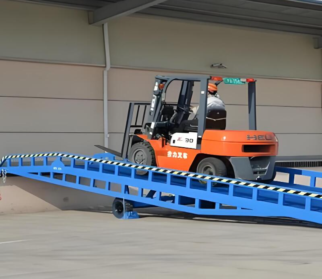 太仓移动式卸货平台（叉车用）